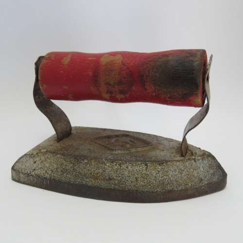 Vintage ST collar sad Iron
