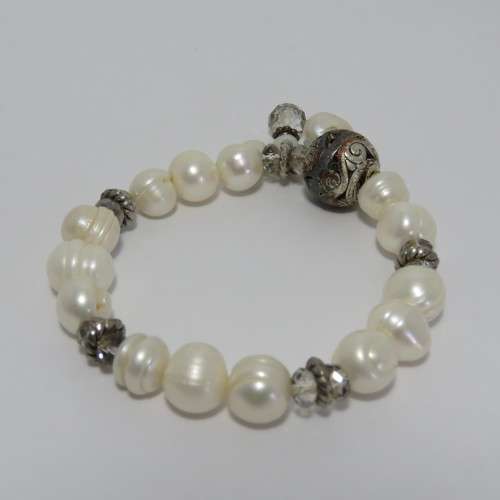 Cultured pearls costume jewellery bracelet