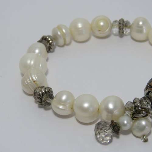 Cultured pearls costume jewellery bracelet