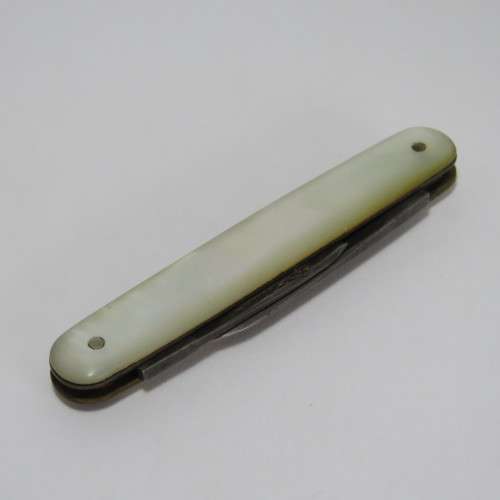 Vintage R.F. Mosley Pocket knife with mother of pearl handle - One side damaged