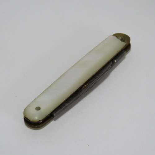 Vintage R.F. Mosley Pocket knife with mother of pearl handle - One side damaged