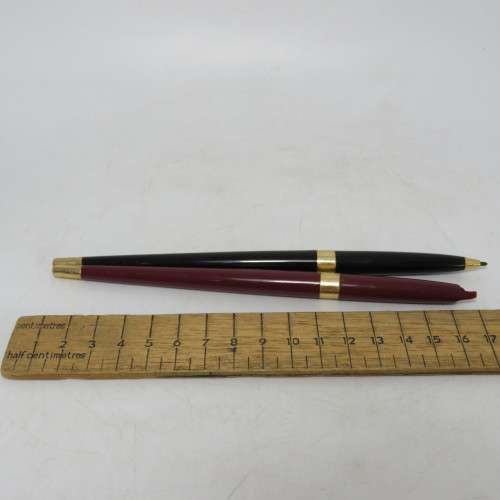 Vintage Golfing trophy pen stand - One pen broken and one needs refill