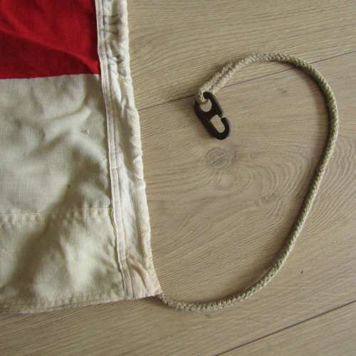 Marine No. 8 signal flag - 70 x 240 x 20cm