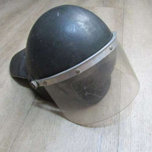 SA Army riot helmet with visor