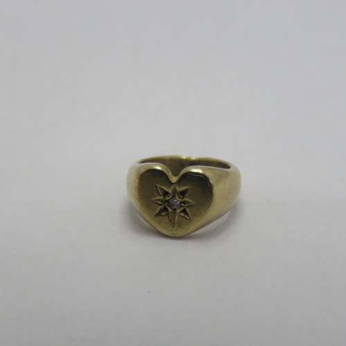 9kt Gold miniature heart signet ring charm - Weighs 0,5 g