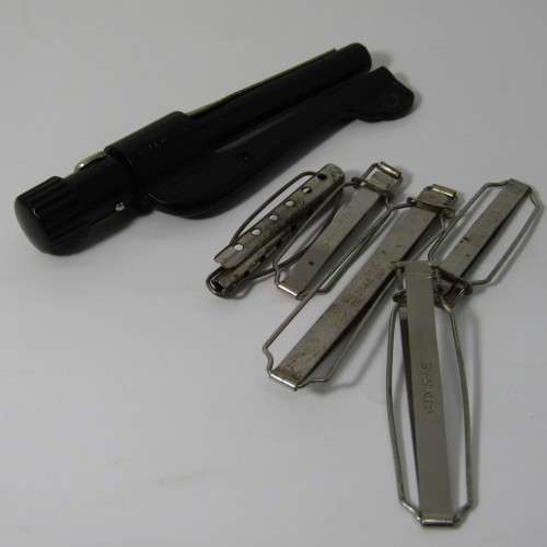 Vintage De Luxe Pro-Curler with metal hair clips