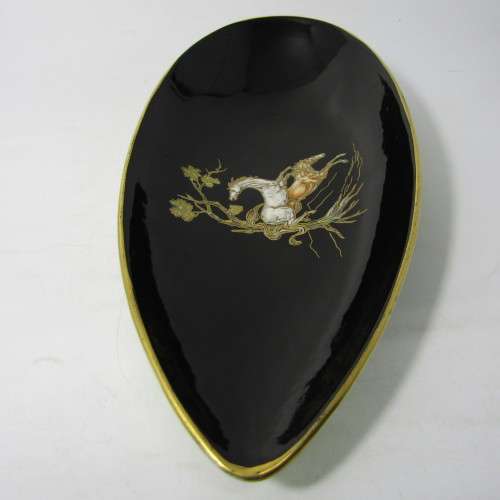 Beautiful Crown Devon Pegasus serving dish