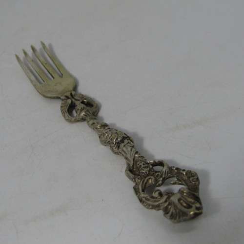 Vintage Silver Plated cake set in box