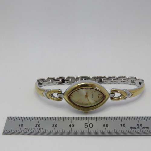 Facet Quartz ladies watch - Working