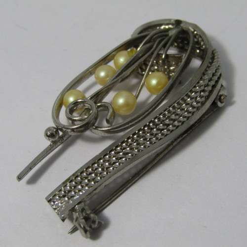 Costume jewellery brooch - vintage