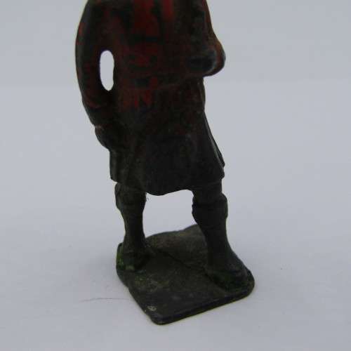 Vintage British lead soldier - 6cm