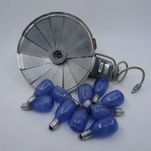 Vintage King flash with 10 unused flash bulbs - needs backplate