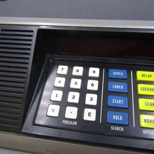 Bearcat 210 Scanning Radio - vintage - used in USA to pick up Police, Fire, emergency broadcasts