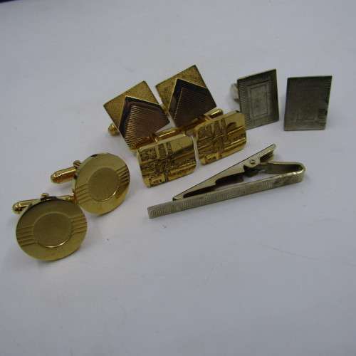 Lot of 4 vintage sets of cufflinks and tie clip
