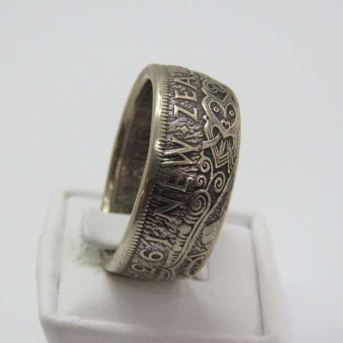 Mens ring made from New Zealand 1934 silver half crown - Size W 1/2