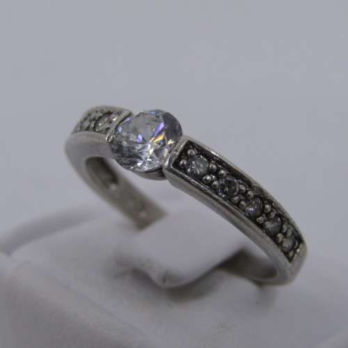 Sterling Silver ring with Cubic Zirconia - weighs 2.5 grams - size N/7