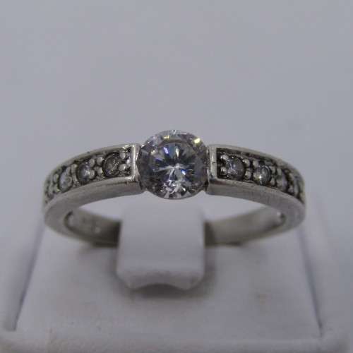 Sterling Silver ring with Cubic Zirconia - weighs 2.5 grams - size N/7
