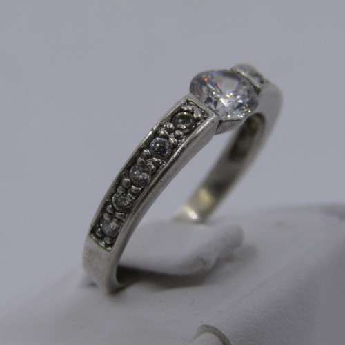 Sterling Silver ring with Cubic Zirconia - weighs 2.5 grams - size N/7