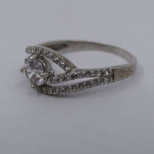 Sterling Silver ring with Cubic Zirconia - weighs 2.8 grams - size T/10