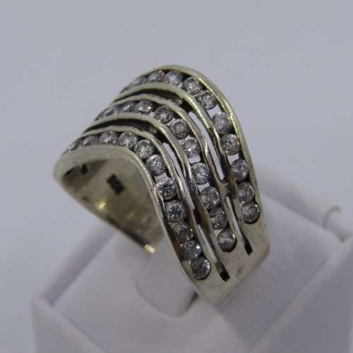 Sterling Silver ring with Cubic Zirconia - weighs 6.6 grams - size T/10