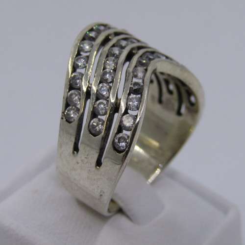 Sterling Silver ring with Cubic Zirconia - weighs 6.6 grams - size T/10