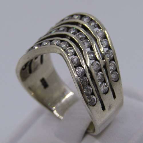 Sterling Silver ring with Cubic Zirconia - weighs 6.6 grams - size T/10