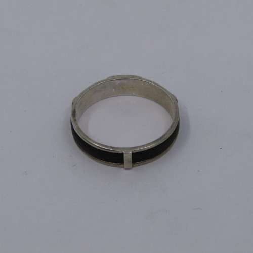 Sterling Silver ring with elephant hair - weighs 3.1 grams - size X/11