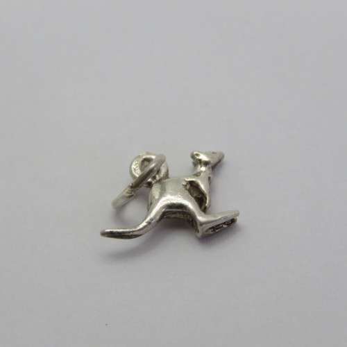 Sterling silver kangaroo charm - Weighs 0,9 grams