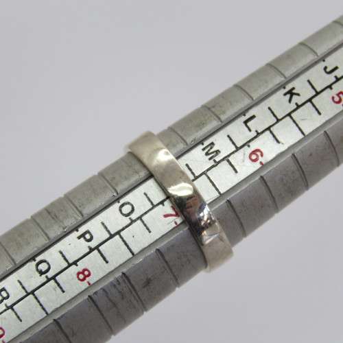 Sterling silver ring with red stone - Weighs 2,2 grams - Size N