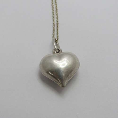 Sterling silver necklace with heart pendant - Weighs 3,0 grams - Length 42,5 cm