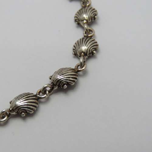 Sterling silver scallop shell bracelet - Weighs 10,8 grams - Length 25 cm