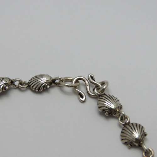 Sterling silver scallop shell bracelet - Weighs 10,8 grams - Length 25 cm