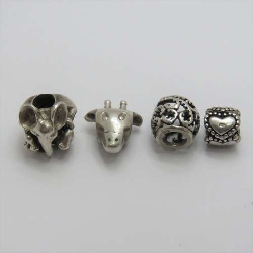 Lot of 4 sterling silver bracelet pendants - Weighs 13,1 g