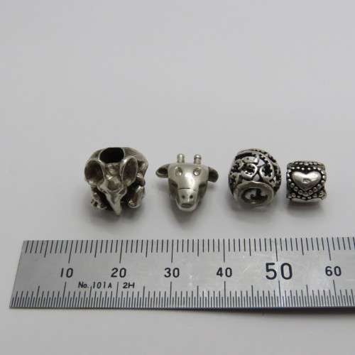 Lot of 4 sterling silver bracelet pendants - Weighs 13,1 g