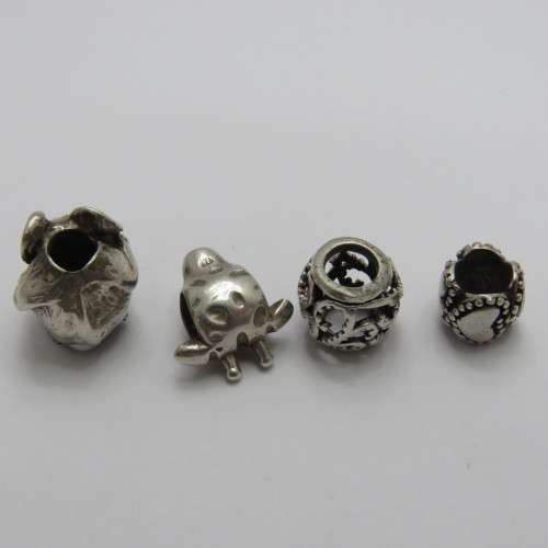 Lot of 4 sterling silver bracelet pendants - Weighs 13,1 g