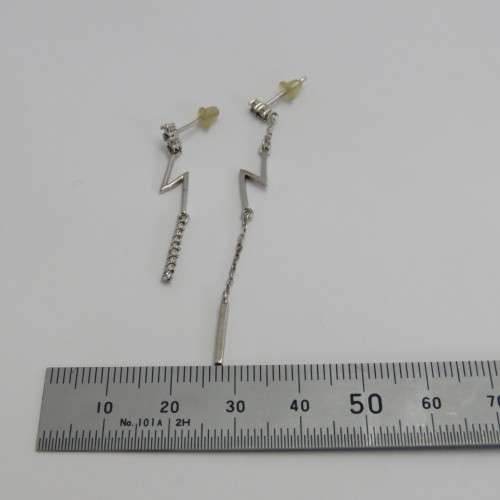 Pair of sterling silver earrings with clear stones - Weighs 1,7 g