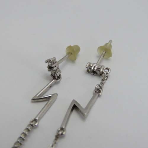 Pair of sterling silver earrings with clear stones - Weighs 1,7 g