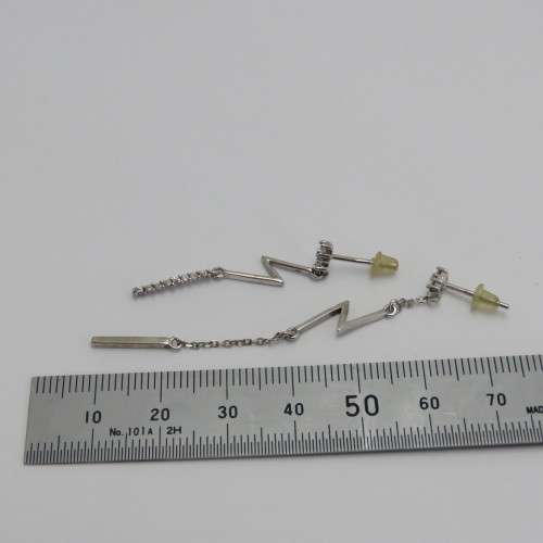 Pair of sterling silver earrings with clear stones - Weighs 1,7 g