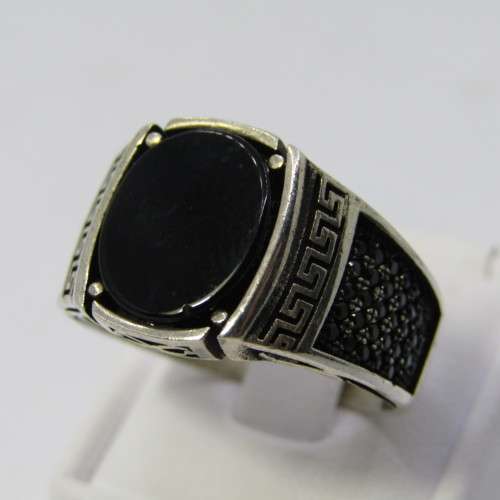Sterling Silver ring with black stones and onyx - weighs 7,5g - size U/10