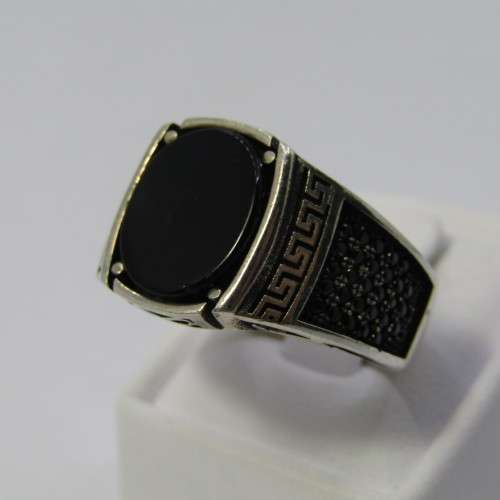 Sterling Silver ring with black stones and onyx - weighs 7,5g - size U/10