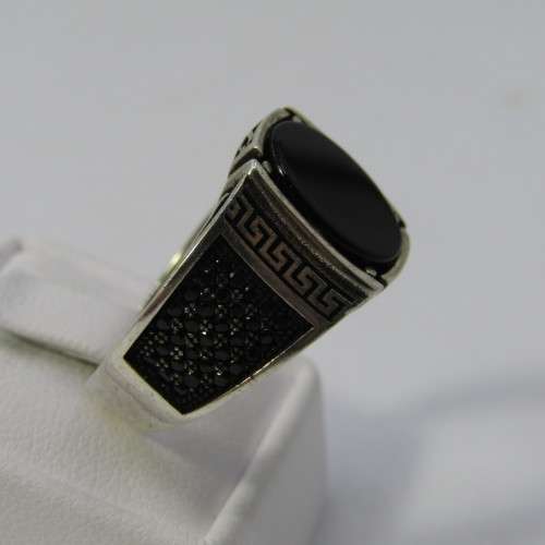 Sterling Silver ring with black stones and onyx - weighs 7,5g - size U/10