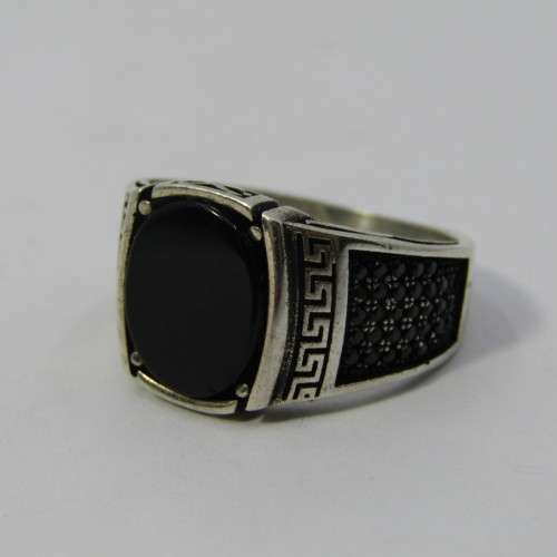 Sterling Silver ring with black stones and onyx - weighs 7,5g - size U/10
