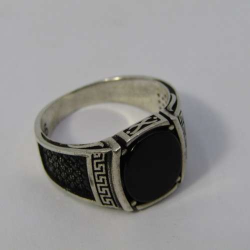 Sterling Silver ring with black stones and onyx - weighs 7,5g - size U/10