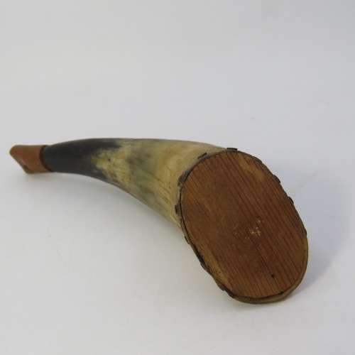 Antique gun powder horn, made of cow horn