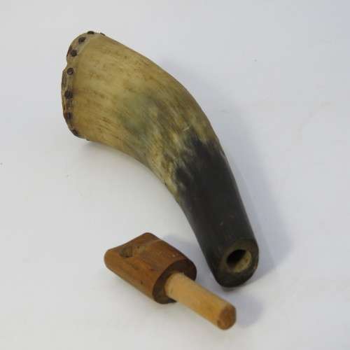 Antique gun powder horn, made of cow horn