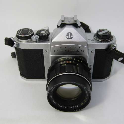 Vintage Pentax S1A 35mm camera - shutter gets stuck - 1:2/55mm lens - lens is clean but mirror is fo