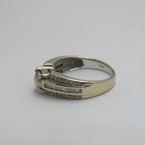 18kt White gold diamond ring with 0,504 ct diamond (colour J, SI2) and about 60 smaller diamonds