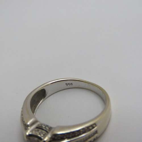 18kt White gold diamond ring with 0,504 ct diamond (colour J, SI2) and about 60 smaller diamonds