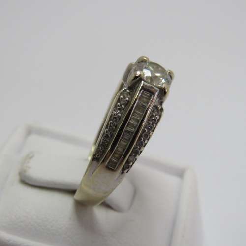 18kt White gold diamond ring with 0,504 ct diamond (colour J, SI2) and about 60 smaller diamonds
