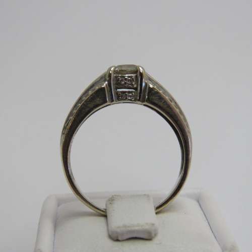 18kt White gold diamond ring with 0,504 ct diamond (colour J, SI2) and about 60 smaller diamonds